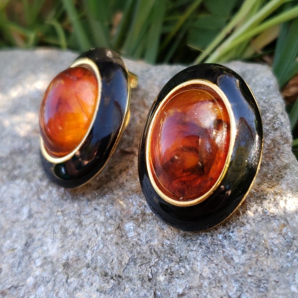 Vtg Swirled Rooter Lucite Cabochon Enamel Earrings - Picture 5 of 13